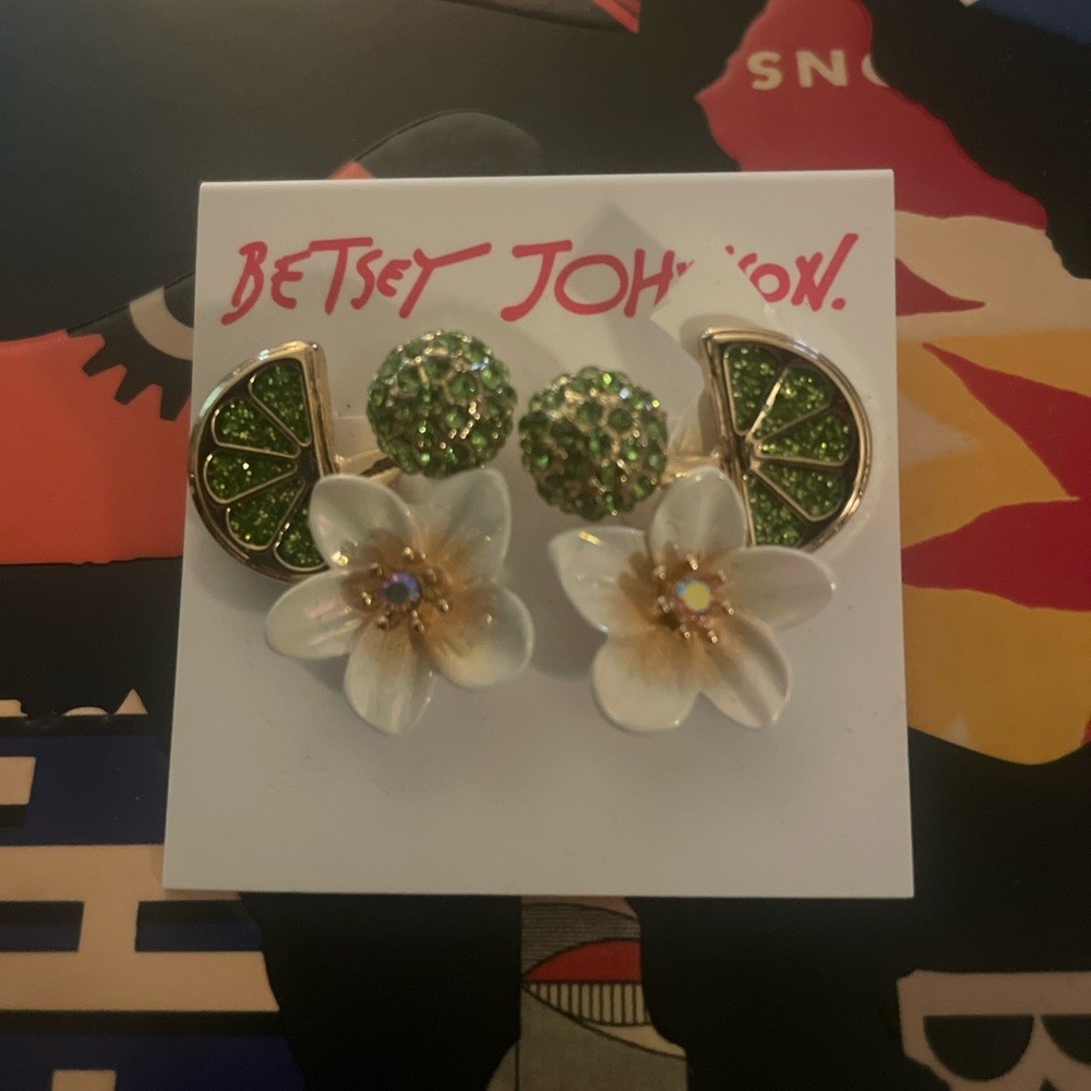 NWT Betsey Johnson Green and Gold Lime Floral Earrings